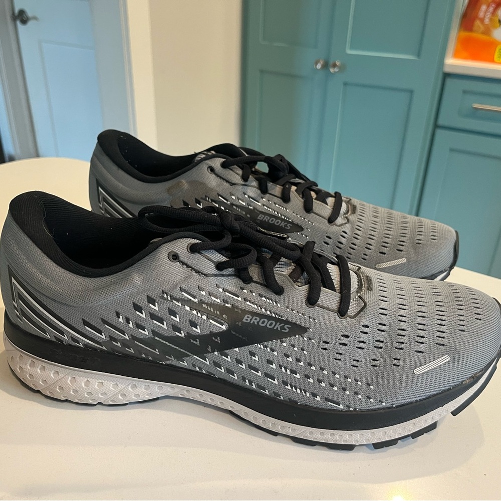 Brooks Ghost New without box 12